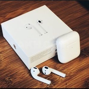 AirPods 2 With Wireless Charging Case